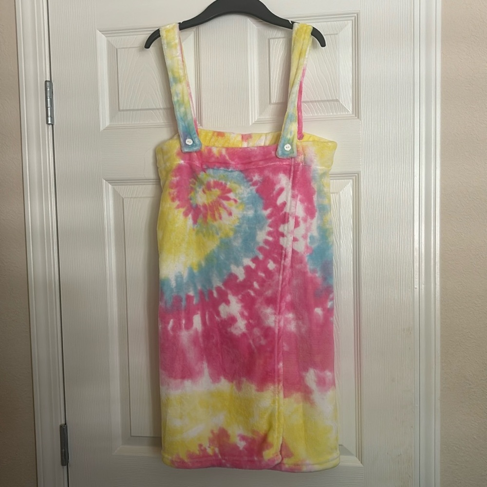 Coverup for after shower/bath or swimming. Tye dye and soft material. Tie dye